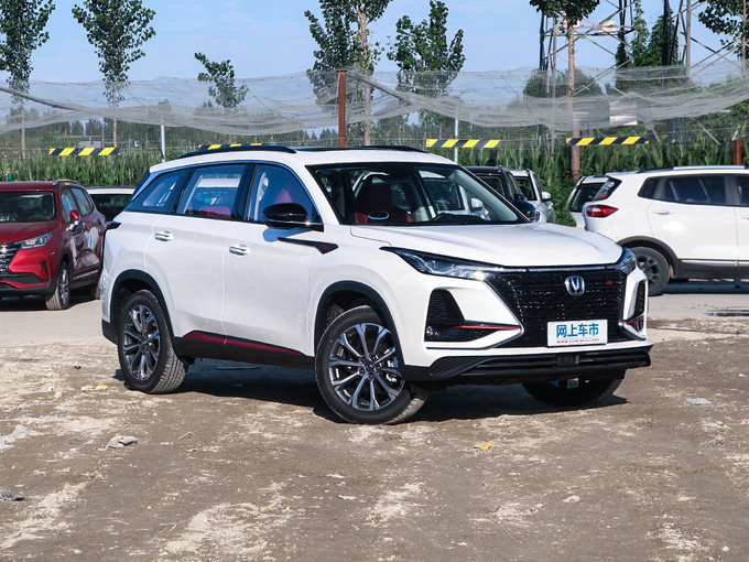 长安汽车  2.0T 右前正45度