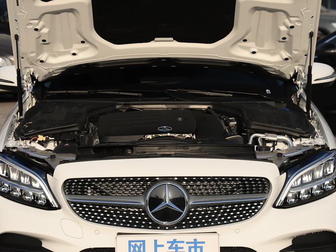 北京奔驰  C 260 L 发动机舱