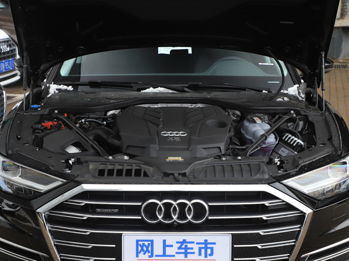 奥迪(进口)  A8L 55 TFSI quattro 发动机舱