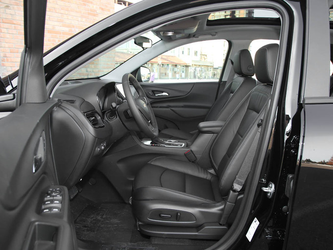 雪佛兰  535T 前排空间