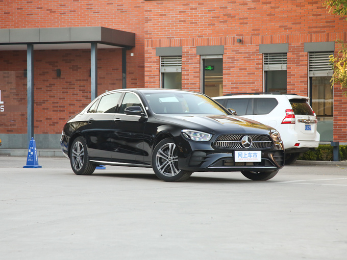 北京奔驰  E 260 L 运动型 右前正45度