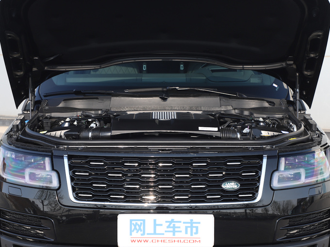 路虎  5.0 SC V8 发动机舱