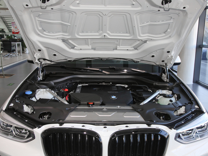 宝马(进口)  xDrive 25i 发动机舱