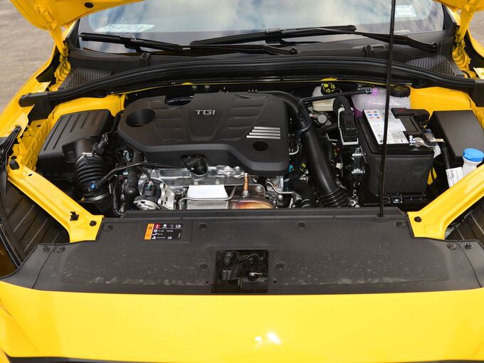 名爵 300TGI 发动机舱