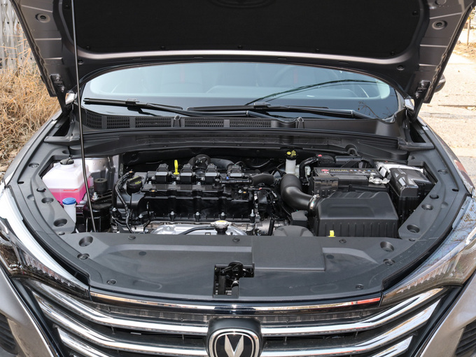 长安汽车  PLUS 荣耀百万版 1.6L GDI 发动机舱
