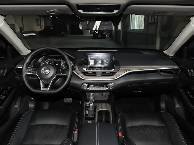 东风日产  2.0L XL 大中控全景