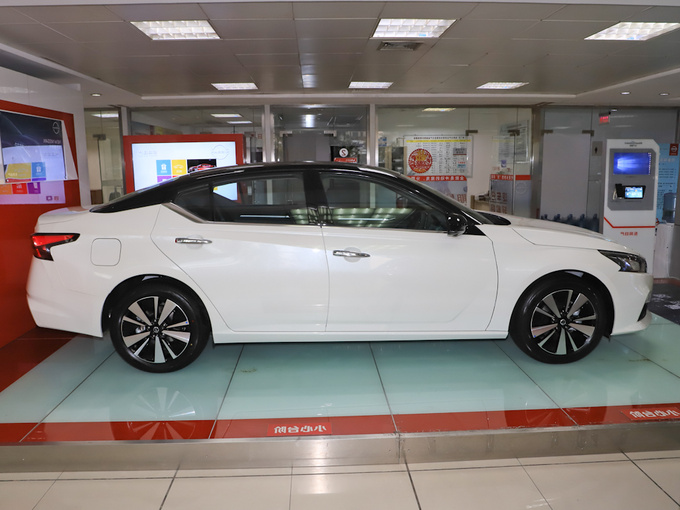 东风日产  2.0L XL Upper AD1 正右侧