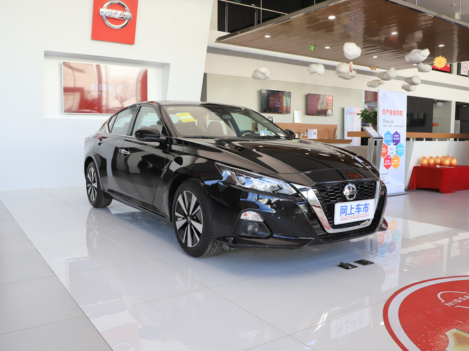 东风日产  2.0T XL Upper AD1 右前正45度