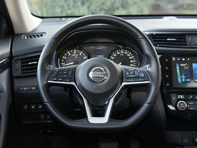 东风日产  2.5L CVT 4WD XL 方向盘