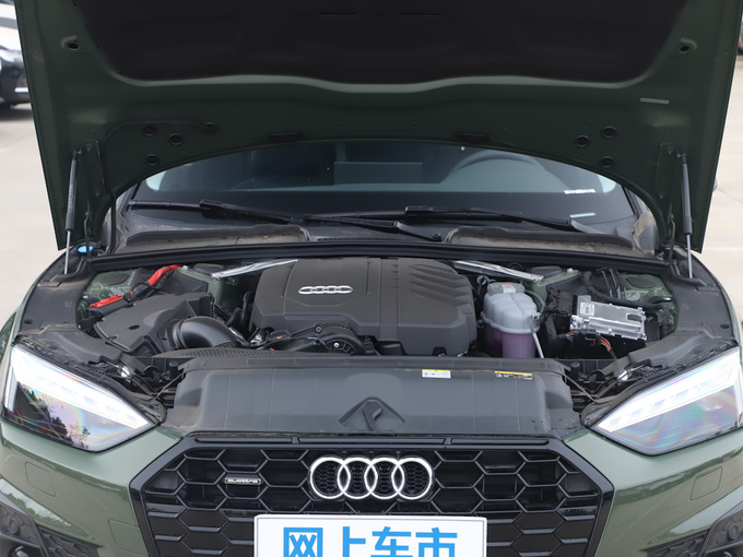 奥迪(进口)  Sportback 40 TFSI quattro 发动机舱