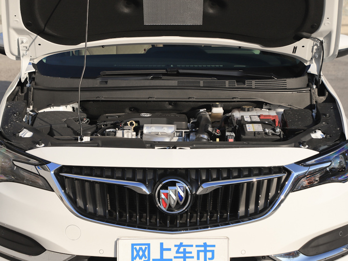 别克  323T 发动机舱