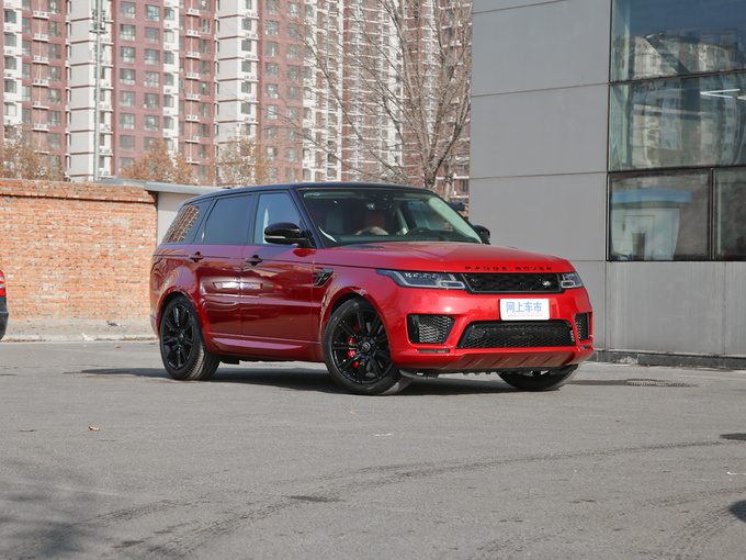 路虎  3.0 L6 右前正45度