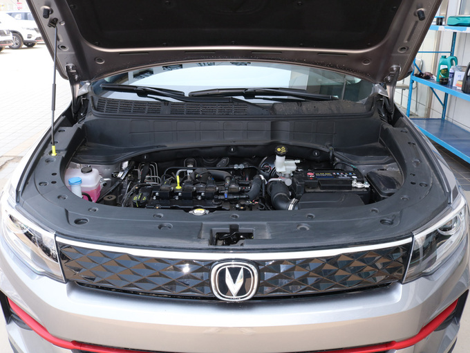 长安汽车  荣耀百万版 1.6L 发动机舱