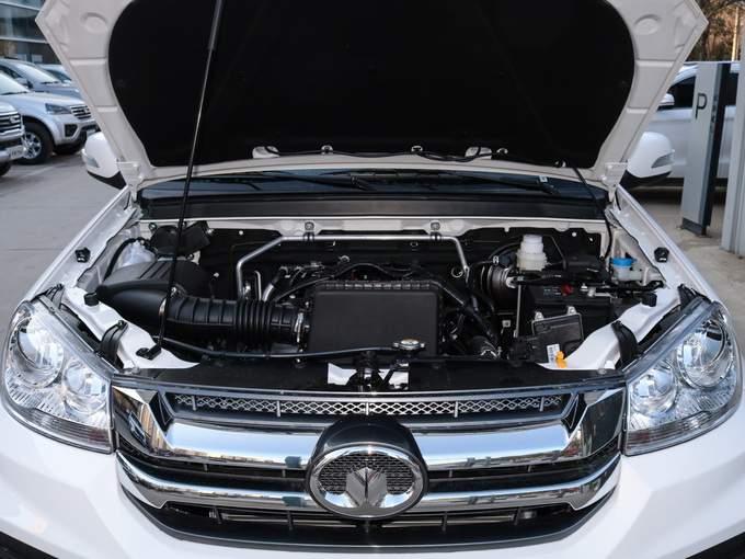 长城  2.4L汽油两驱精英型大双排国VI 发动机舱