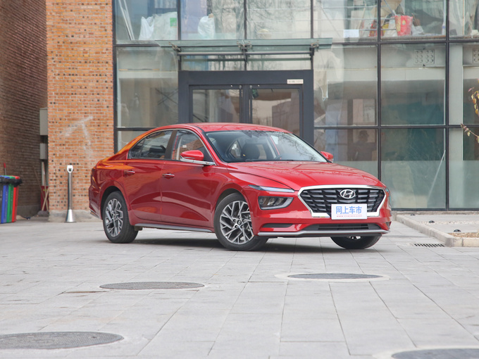 北京现代  1.8L 右前正45度