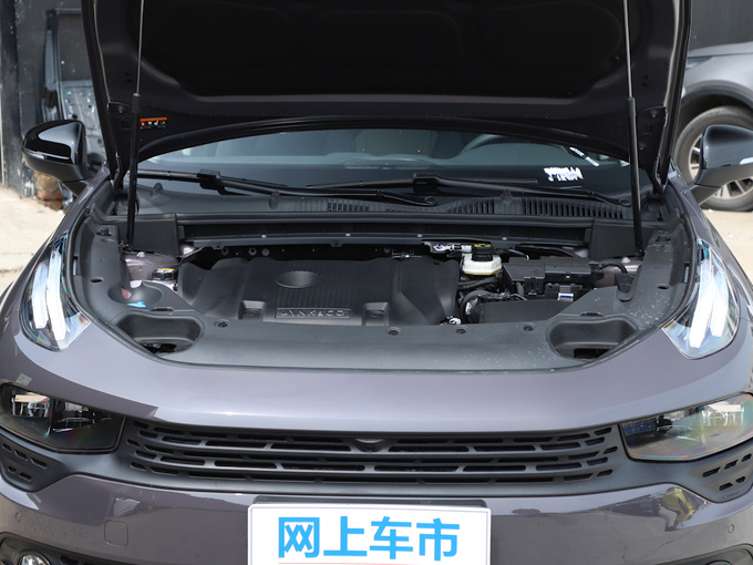 领克  2.0TD 发动机舱