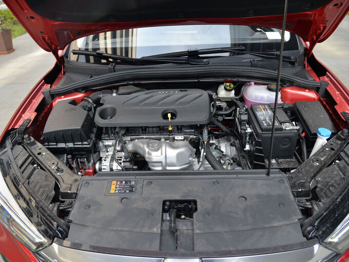 上汽荣威  1.5L 发动机舱