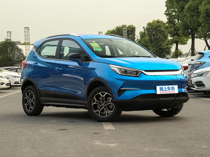 比亚迪   右前正45度