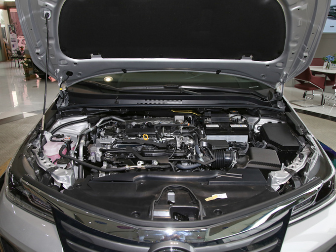 一汽丰田  2.0L 发动机舱
