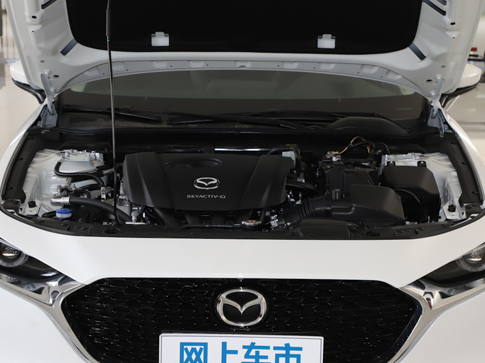 长安马自达  2.0L 发动机舱