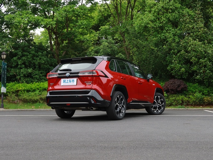廣汽豐田  高性能版 2.5L 右后正45度