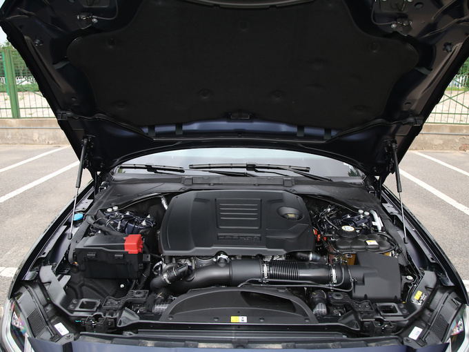 奇瑞捷豹路虎  XFL 2.0T P250 发动机舱