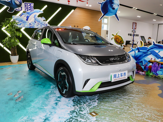 比亚迪  405km 右前正45度