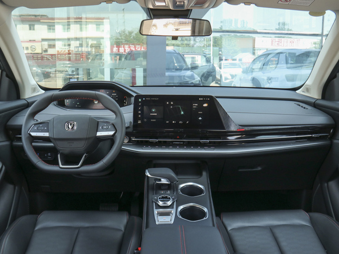 长安汽车  第二代 1.5T DCT尊贵型 大中控全景