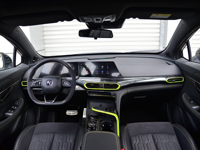 长安UNI  1.5T 运动版 大中控全景