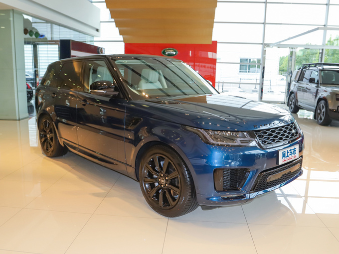 路虎  3.0 L6 右前正45度