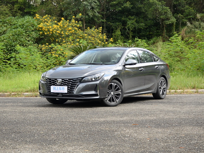 长安汽车  蓝鲸版 1.5T 左前正45度