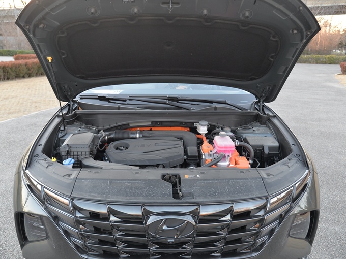 北京现代  途胜L 2.0L 发动机舱