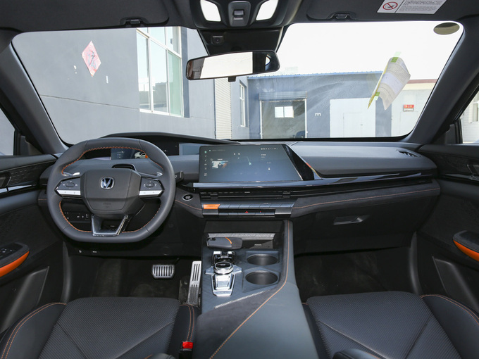 长安UNI  1.5T 大中控全景