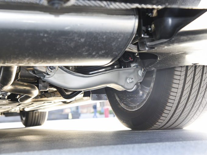 岚图   右后悬架