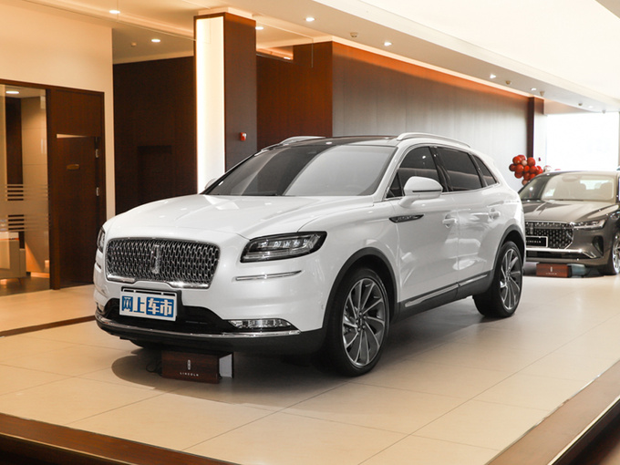 长安林肯  2.7T 四驱尊雅版 左前正45度