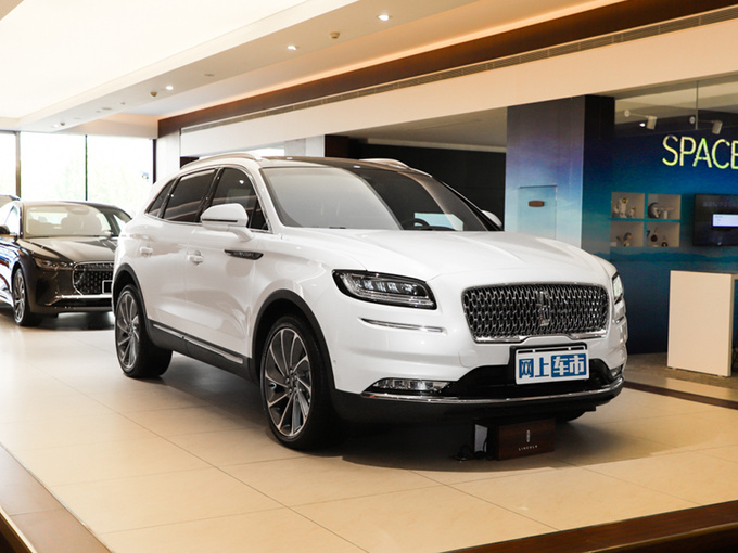 长安林肯  2.7T 四驱尊雅版 右前正45度