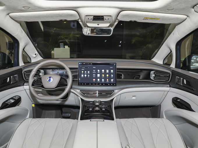 腾势汽车  DM-i 970 大中控全景