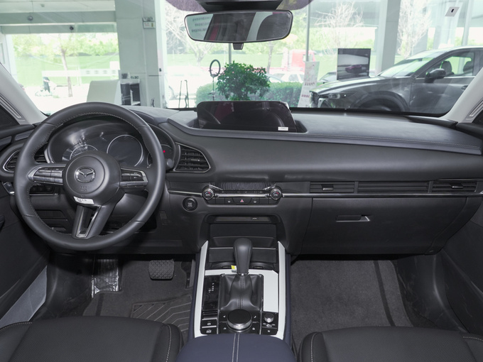 长安马自达  2.0L 大中控全景