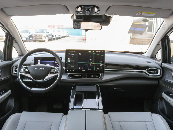 埃安  Plus 80 智享七座版