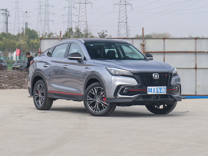 长安汽车  1.5T 右前正45度