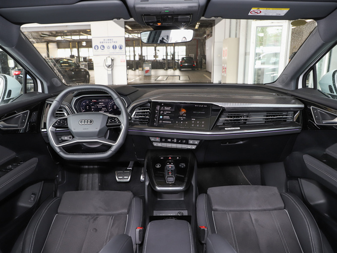 一汽奥迪  40 e-tron 大中控全景