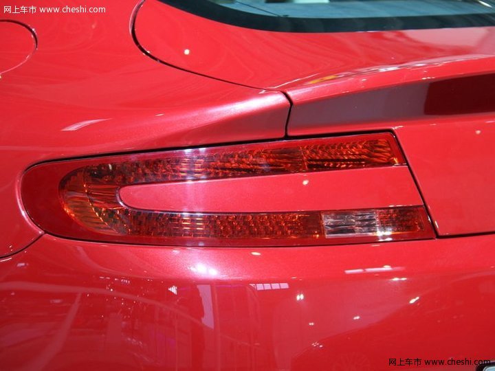阿斯顿-马丁 V8 Vantage