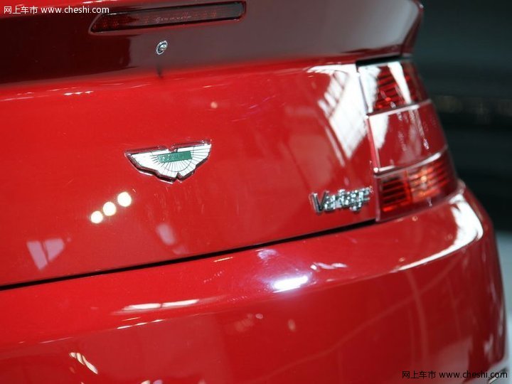 阿斯顿-马丁 V8 Vantage