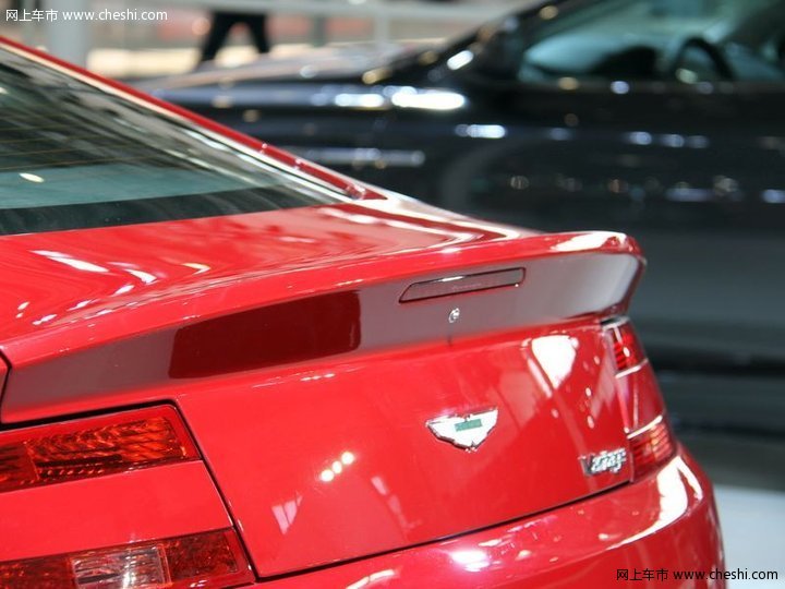 阿斯顿-马丁 V8 Vantage