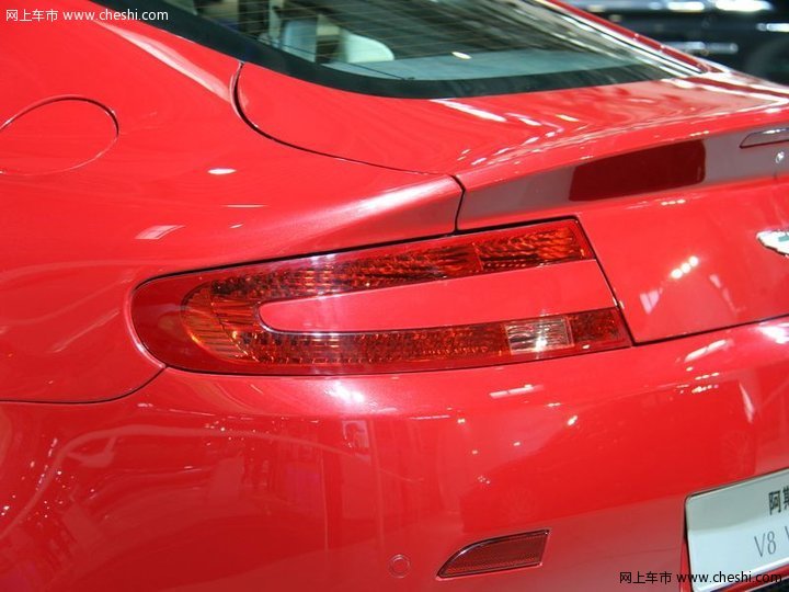 阿斯顿-马丁 V8 Vantage