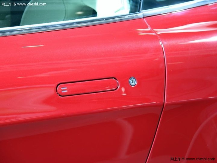 阿斯顿-马丁 V8 Vantage