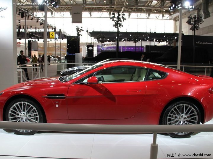 阿斯顿-马丁 V8 Vantage