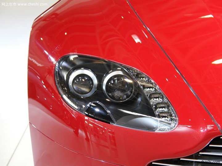 阿斯顿-马丁 V8 Vantage