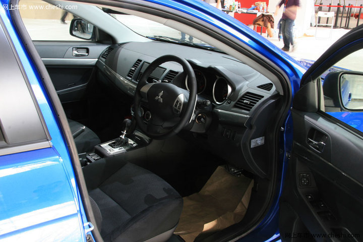 三菱EVO X两厢