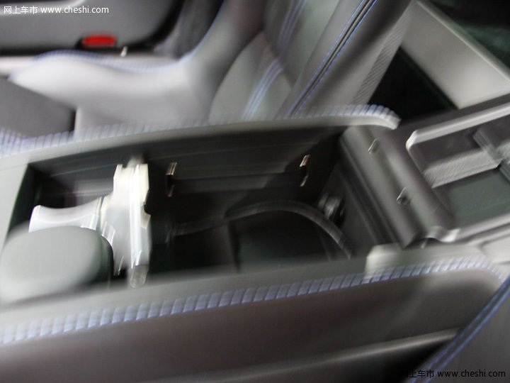[A]-阿斯顿-马丁 V8 Vantage S 车展